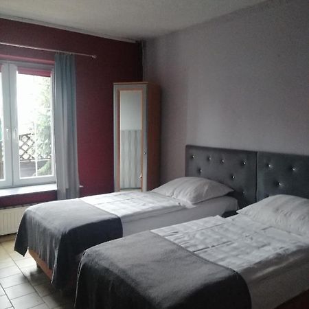 Zajazd Pod Roza Zielona Góra Exteriör bild