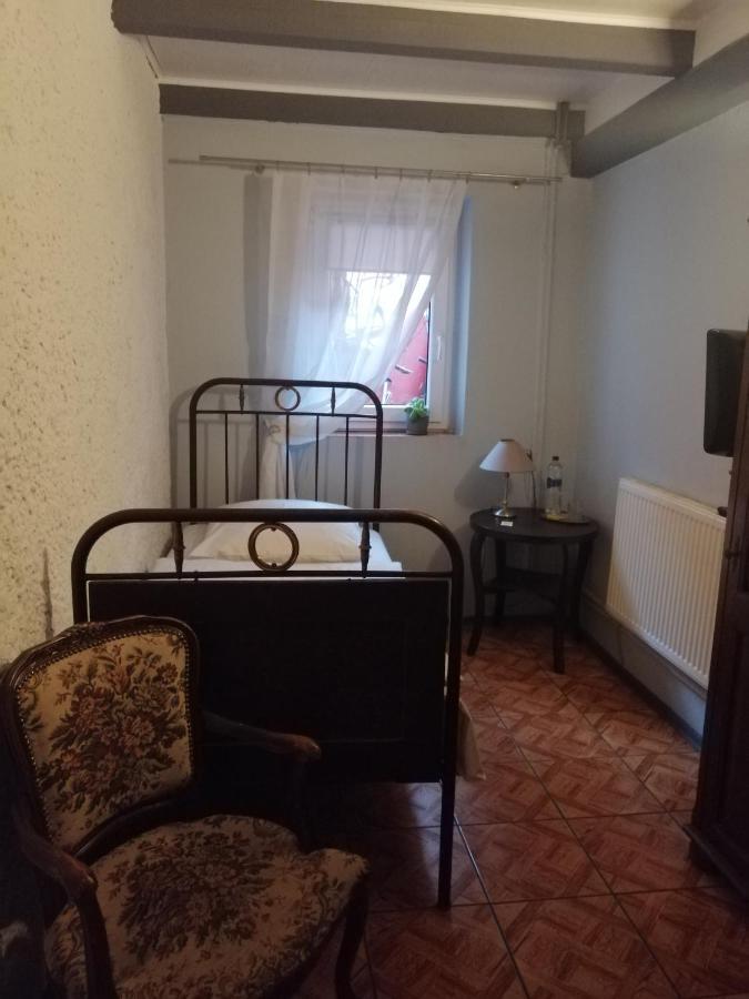 Zajazd Pod Roza Zielona Góra Exteriör bild