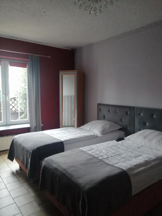 Zajazd Pod Roza Zielona Góra Exteriör bild