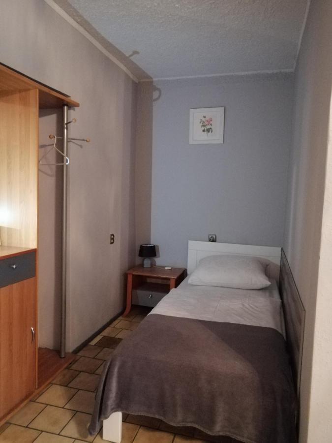 Zajazd Pod Roza Zielona Góra Exteriör bild